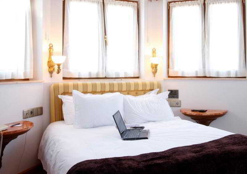 Ayre Hotel Alfonso II Oviedo Pokoj fotografie