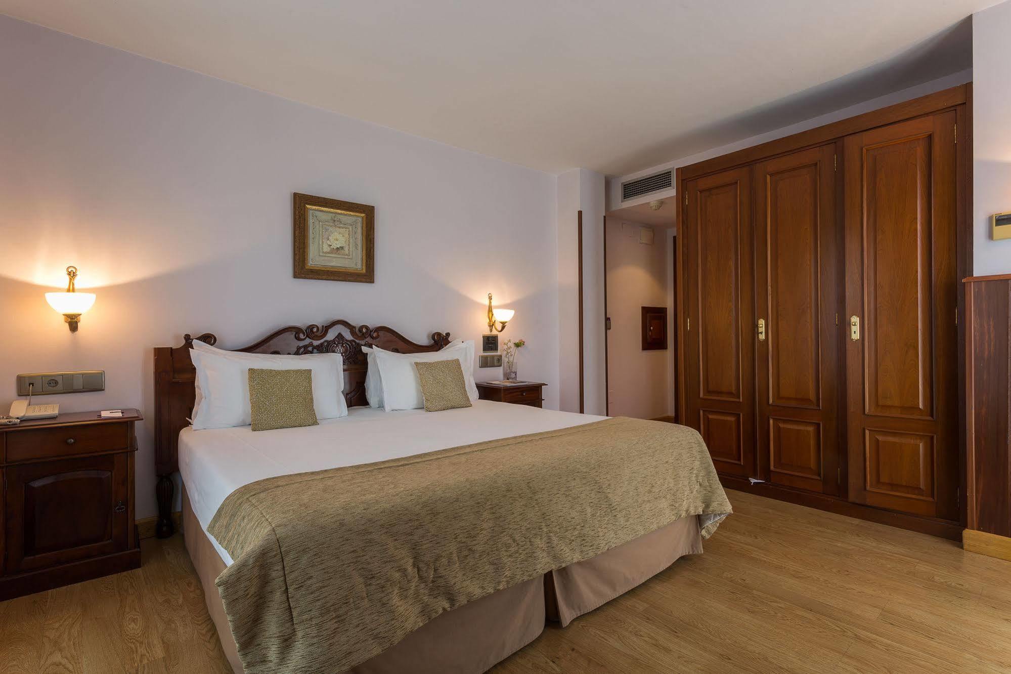 Ayre Hotel Alfonso II Oviedo Exteriér fotografie