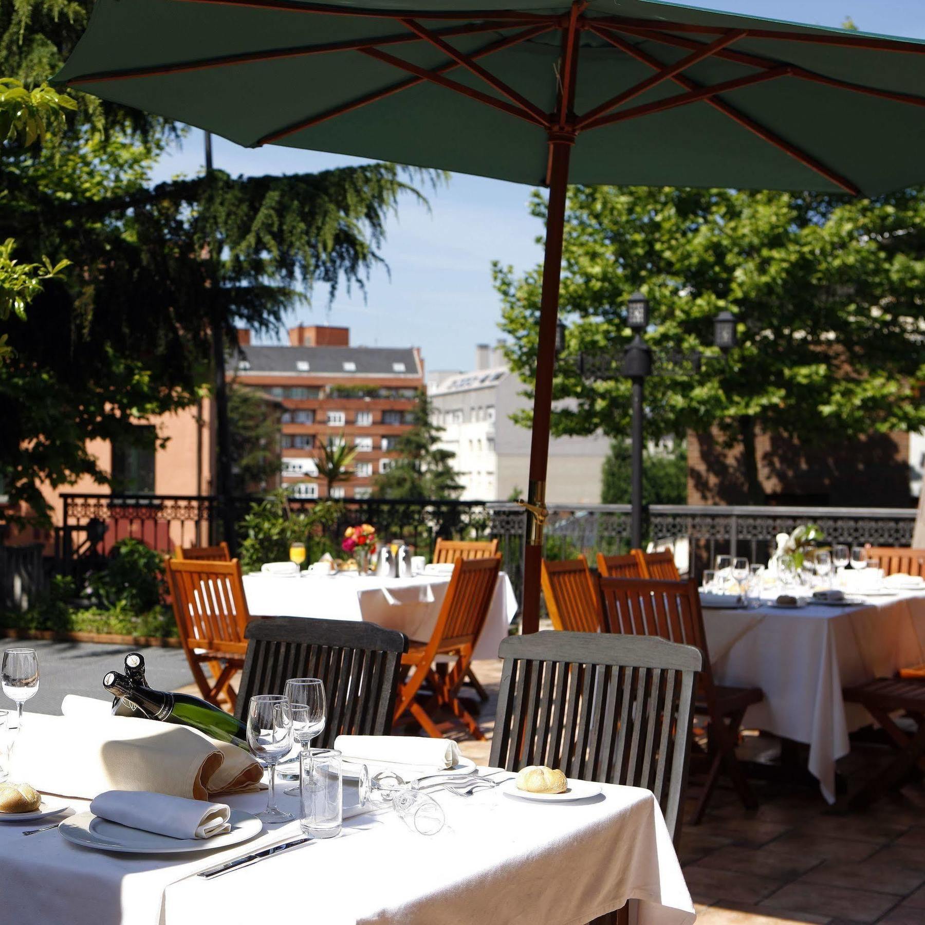 Ayre Hotel Alfonso II Oviedo Exteriér fotografie