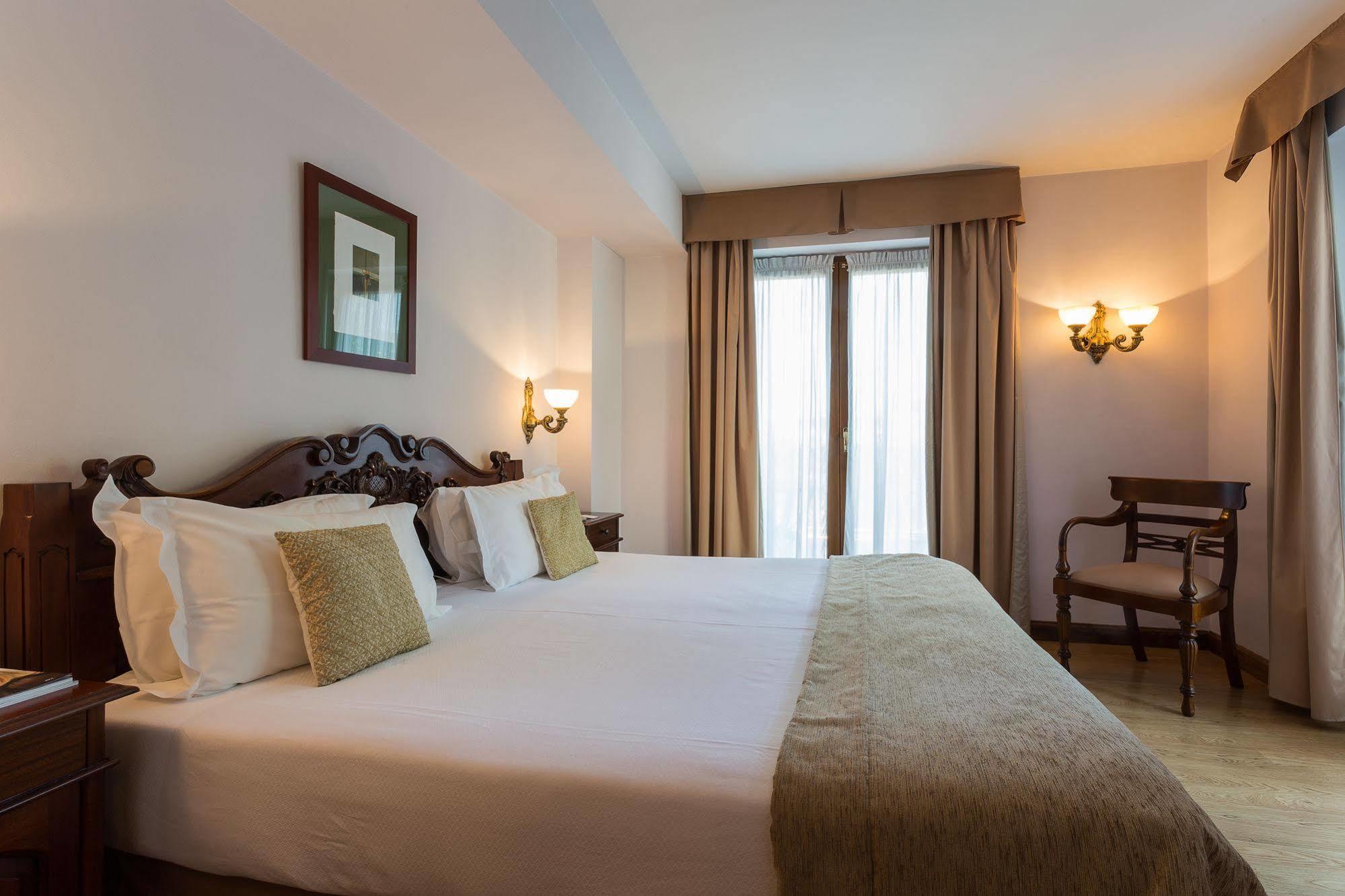 Ayre Hotel Alfonso II Oviedo Exteriér fotografie
